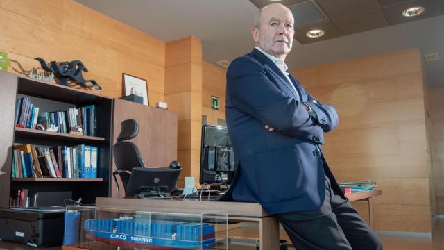 Ricardo Barkala, presidente del Puerto de Bilbao, posa antes de la entrevista / Araba Press