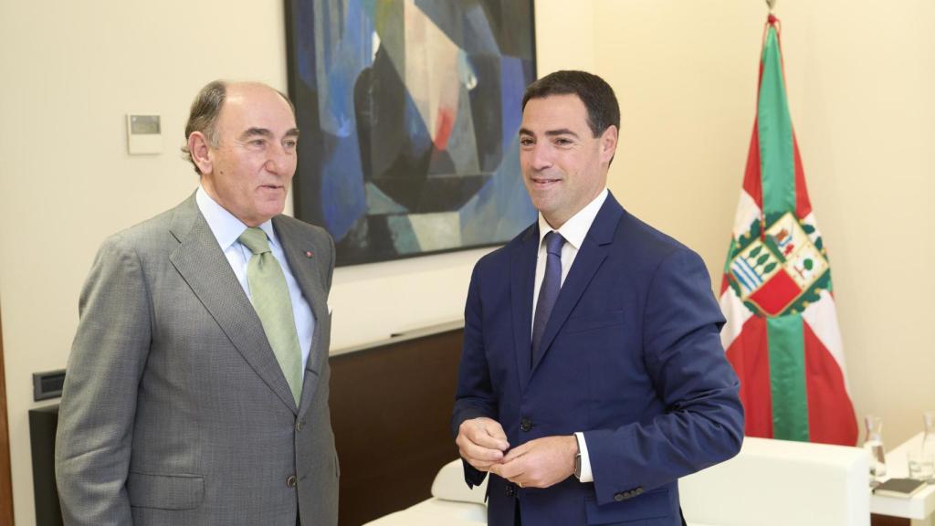 El lehendakari, Imanol Pradales, recibe al presidente de Iberdrola, Ignacio Sánchez Galán / ADRIÁN RUIZ HIERRO - EFE