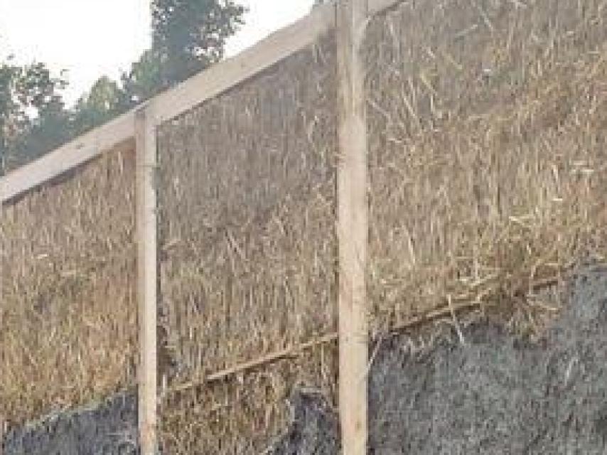 Una vivienda de EcoPaja hecha con paja, madera, arcilla y cal