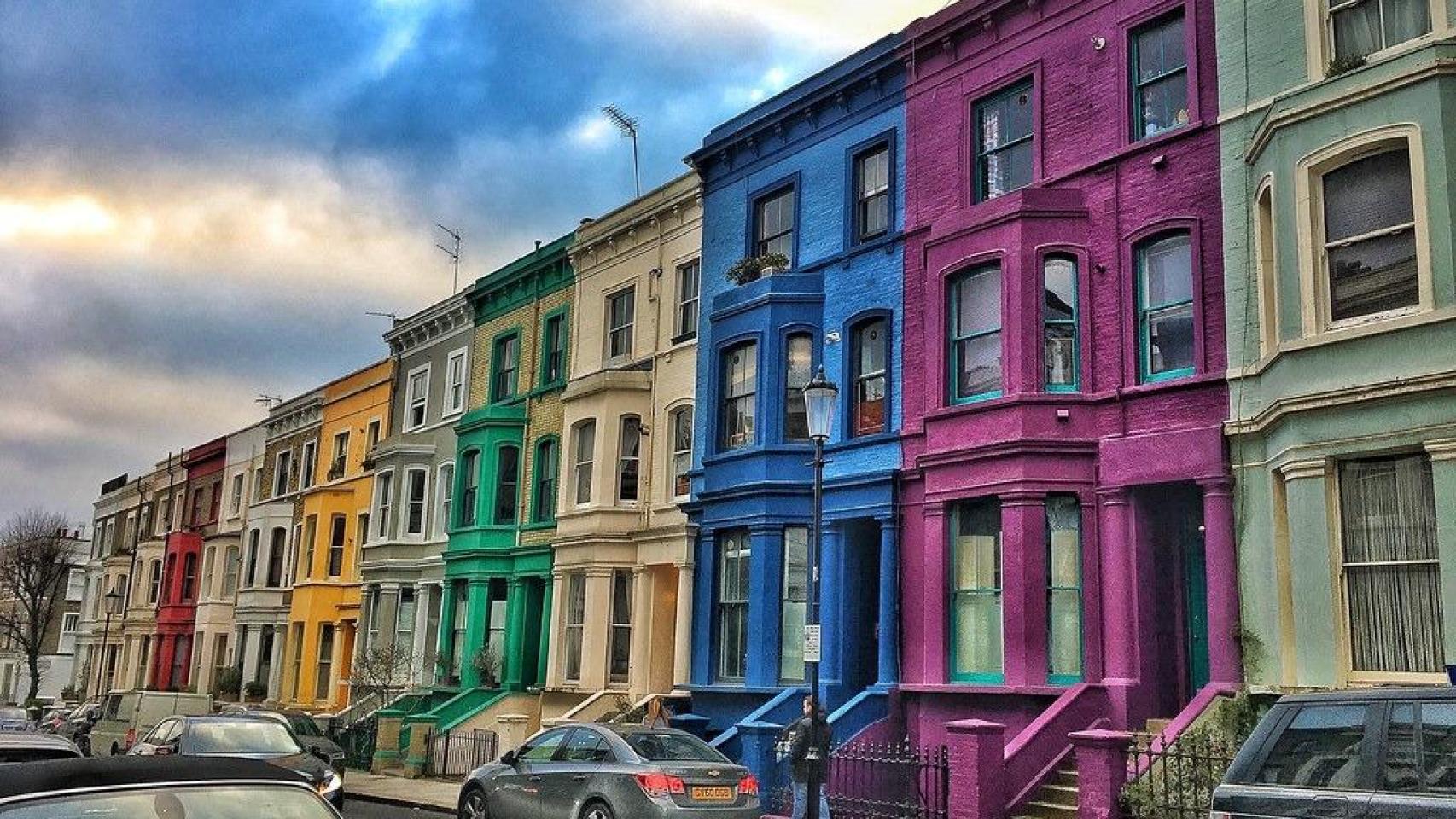 Rainbow Row in London’s Notting Hill Neighborhood / Flickr