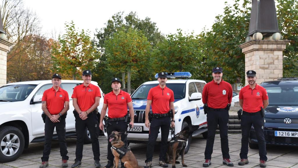 Agentes de la Unidad Canina de la Ertzaintza desplazados a Valencia / EFE