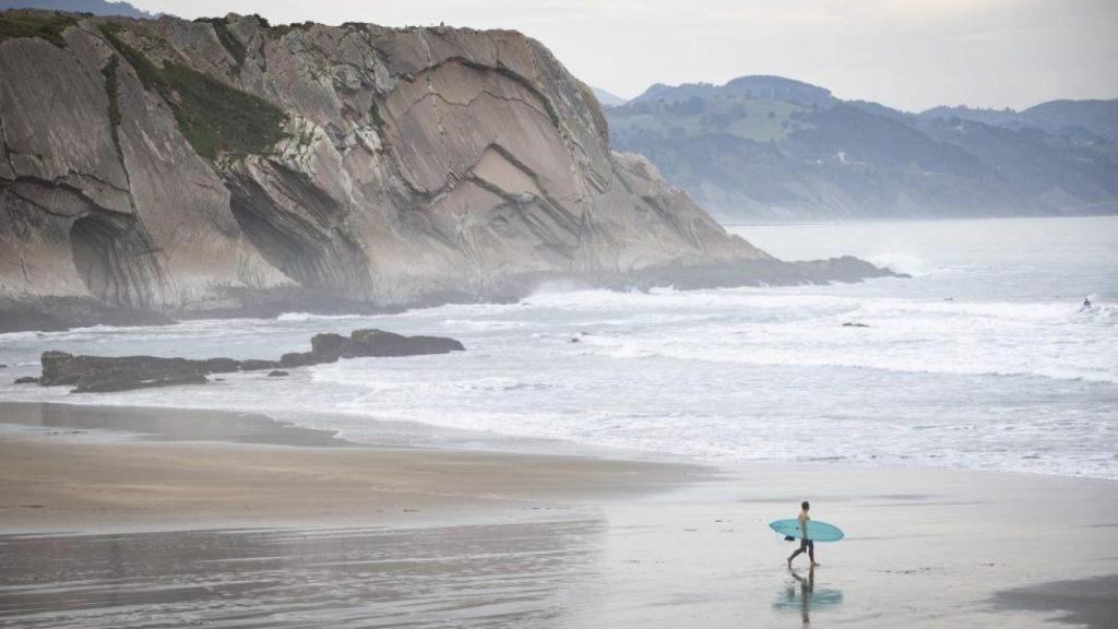 Localizan un cadáver en el mar entre las localidades guipuzcoanas de Zumaia y Getaria