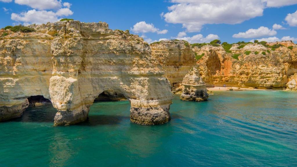 Nada menos que 150 km de costa con vistas al Océano Atlántico tiene el Algarve. Las opciones de recorrido son infinitas / A. VIRI