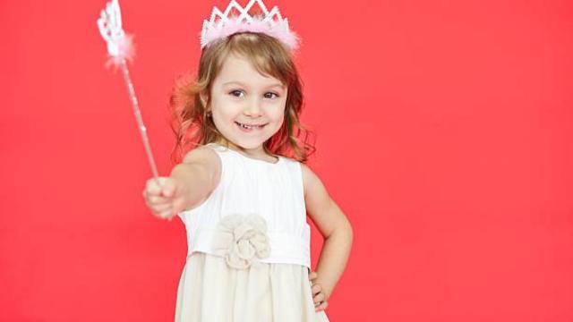 Una niña sonriente.