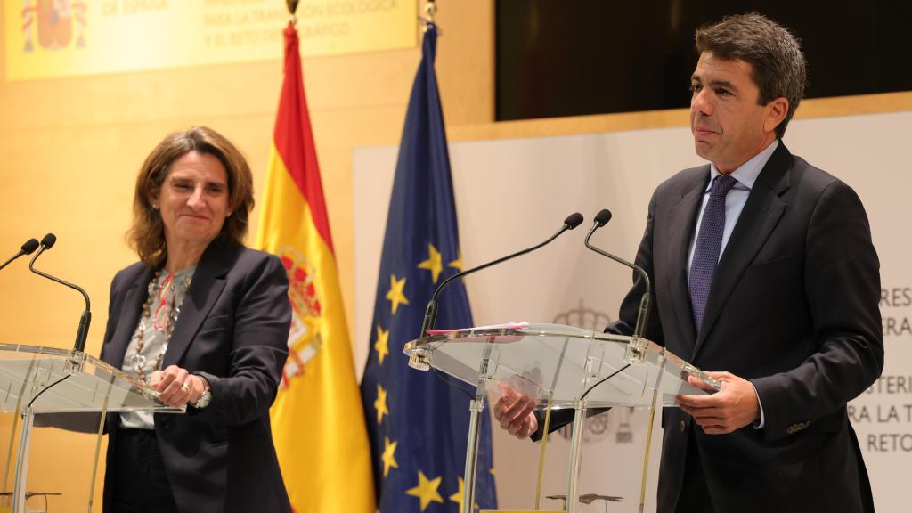 Teresa Ribera y Carlos Mazón en un acto del pasado febrero.