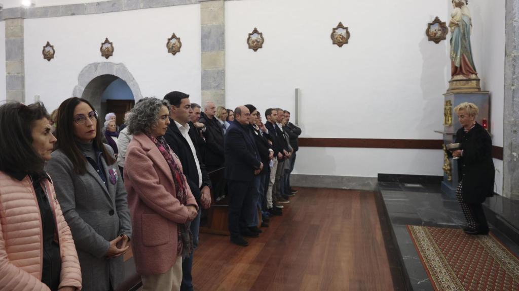 Varios miembros del PNV en la misa en homenaje al fundador del partido, Sabino Arana / LUIS TEJIDO - EFE