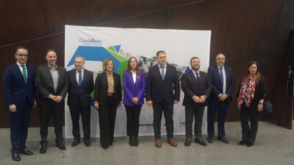 Foto de familia del acto anual Empresa y FP vasca organizado por Confebask / EP