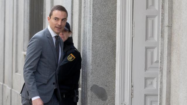 El ex secretario general del PSOE de Madrid, Juan Lobato, a su llegada a testificar en el Tribunal Supremo sobre la causa contra el fiscal general del Estado, Álvaro García Ortiz, en el Tribunal Supremo, a 29 de noviembre de 2024