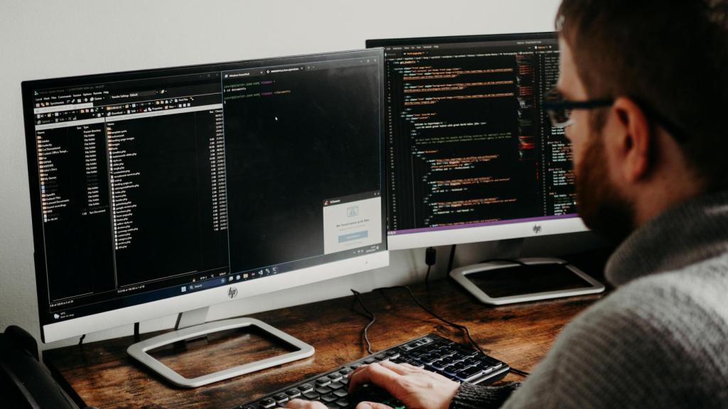 Los desarrolladores de software siguen siendo los profesionales digitales más buscados en España.