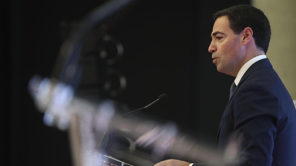 El lehendakari, Imanol Pradales, durante su intervención en el Foro Expectativas Económicas / LUIS TEJIDO - EFE