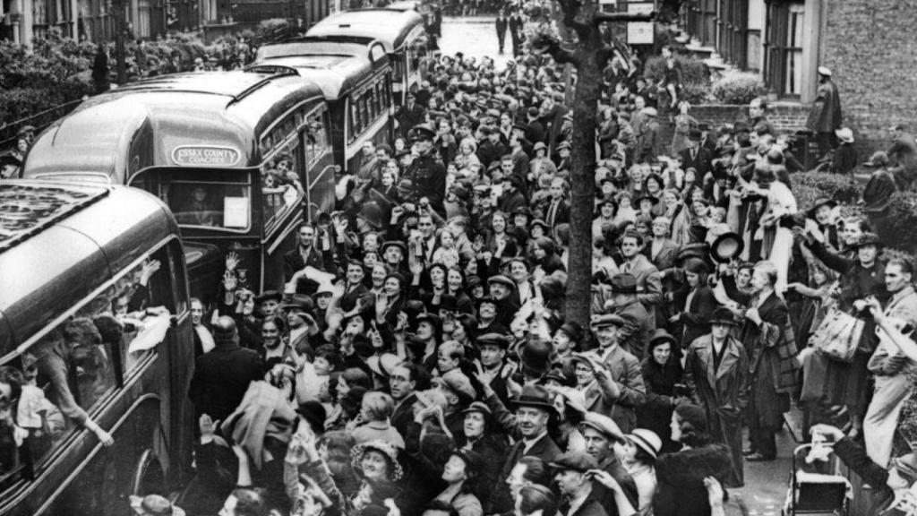 Llegada a Londres de un grupo de niños vascos refugiados en 1937