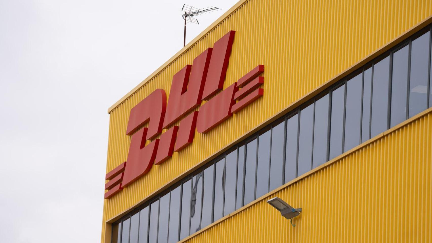 Centro logísitco de DHL en el aeropuerto de Vitoria-Gasteiz