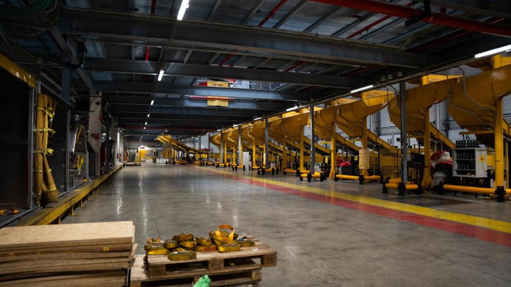 Centro logísitco de DHL en el aeropuerto de Vitoria-Gasteiz