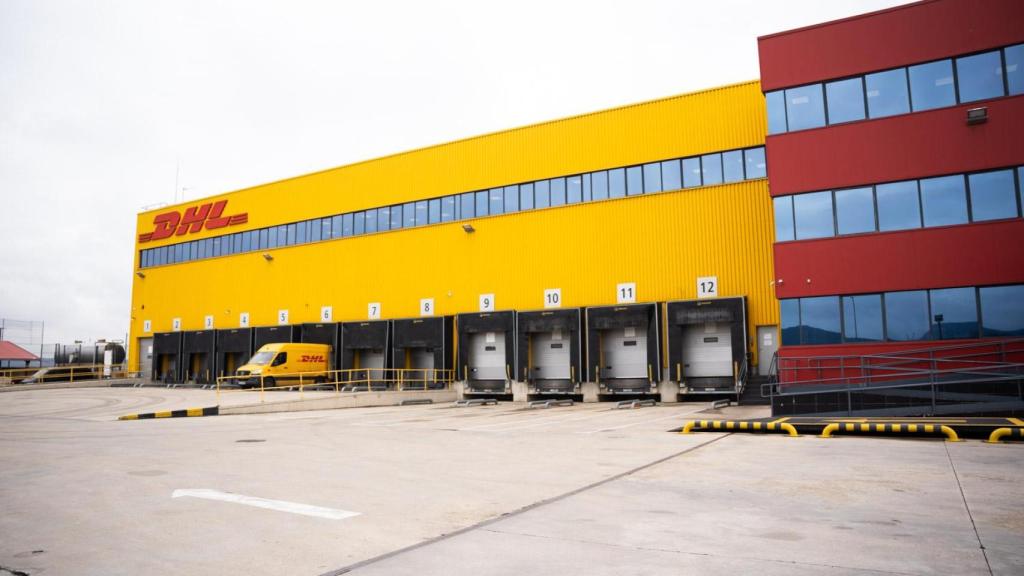 Centro logísitco de DHL en el aeropuerto de Vitoria-Gasteiz