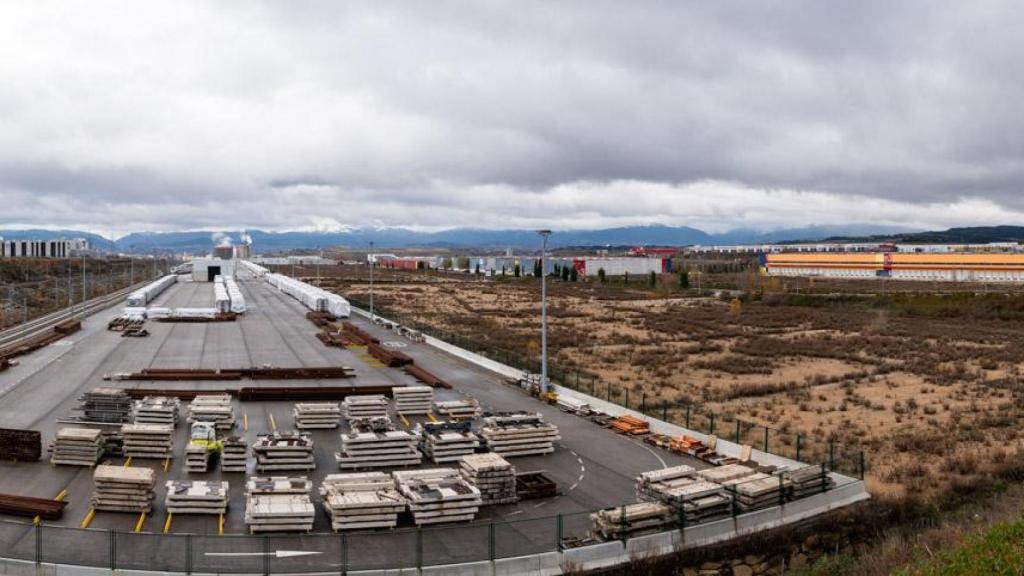 Instalaciones de Talgo junto a los terrenos de Panattoni, en Arasur.