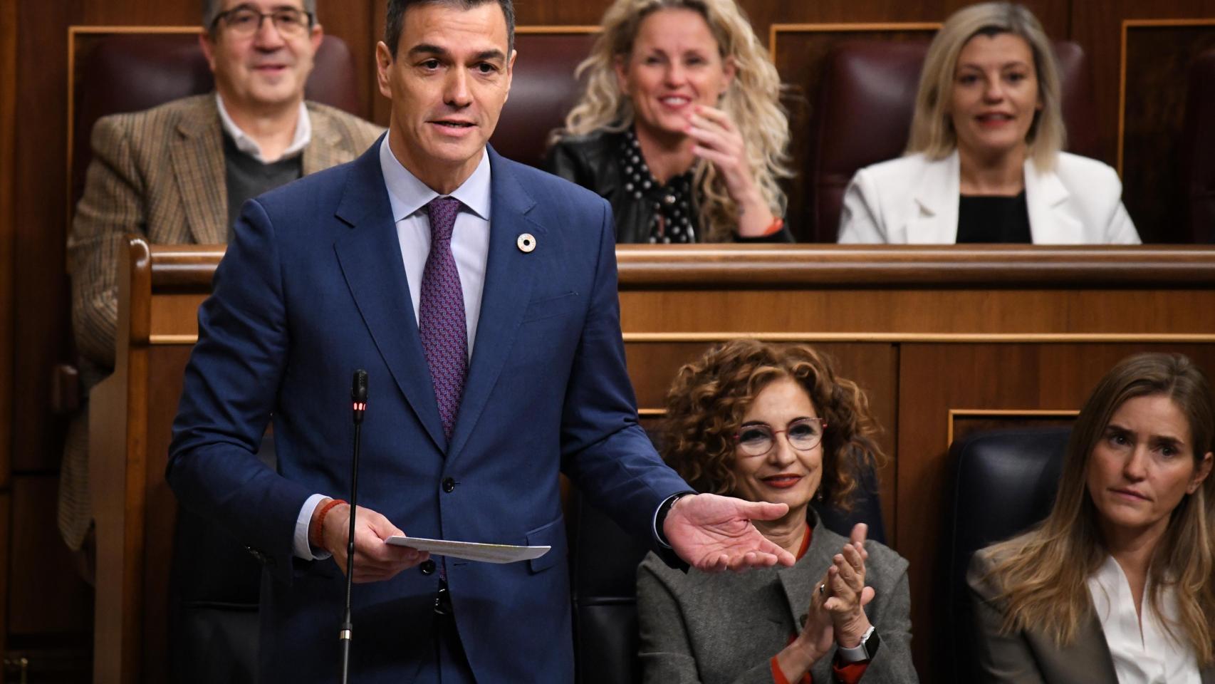 El presidente del Gobierno, Pedro Sánchez, interviene durante una sesión de control al Gobierno en el Congreso de los Diputados, a 11 de diciembre de 2024