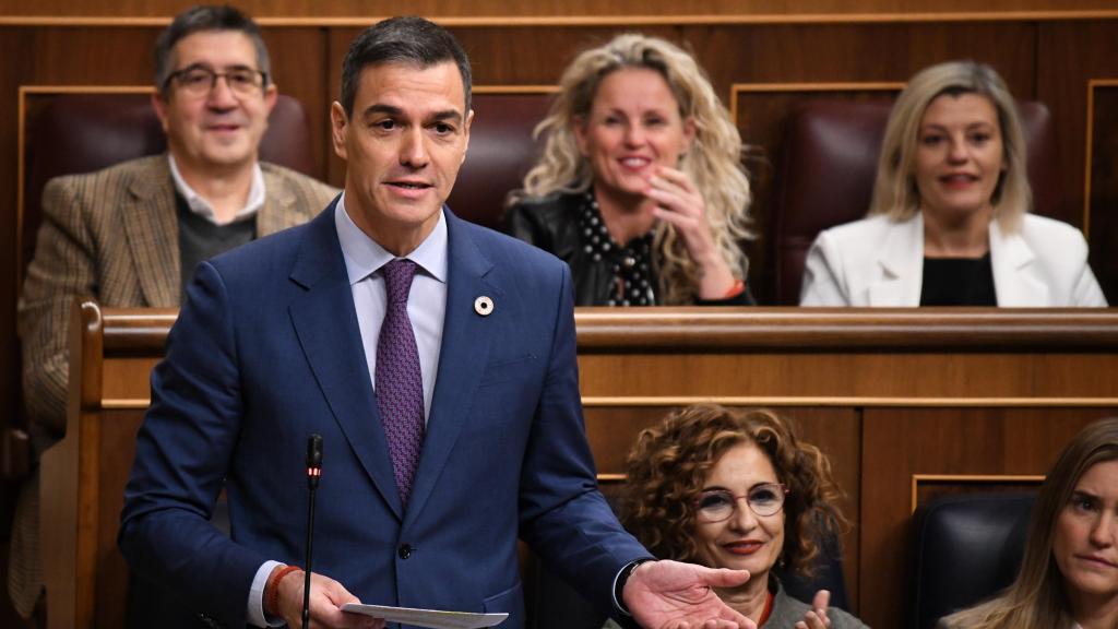 El presidente del Gobierno, Pedro Sánchez, interviene durante una sesión de control al Gobierno en el Congreso de los Diputados, a 11 de diciembre de 2024