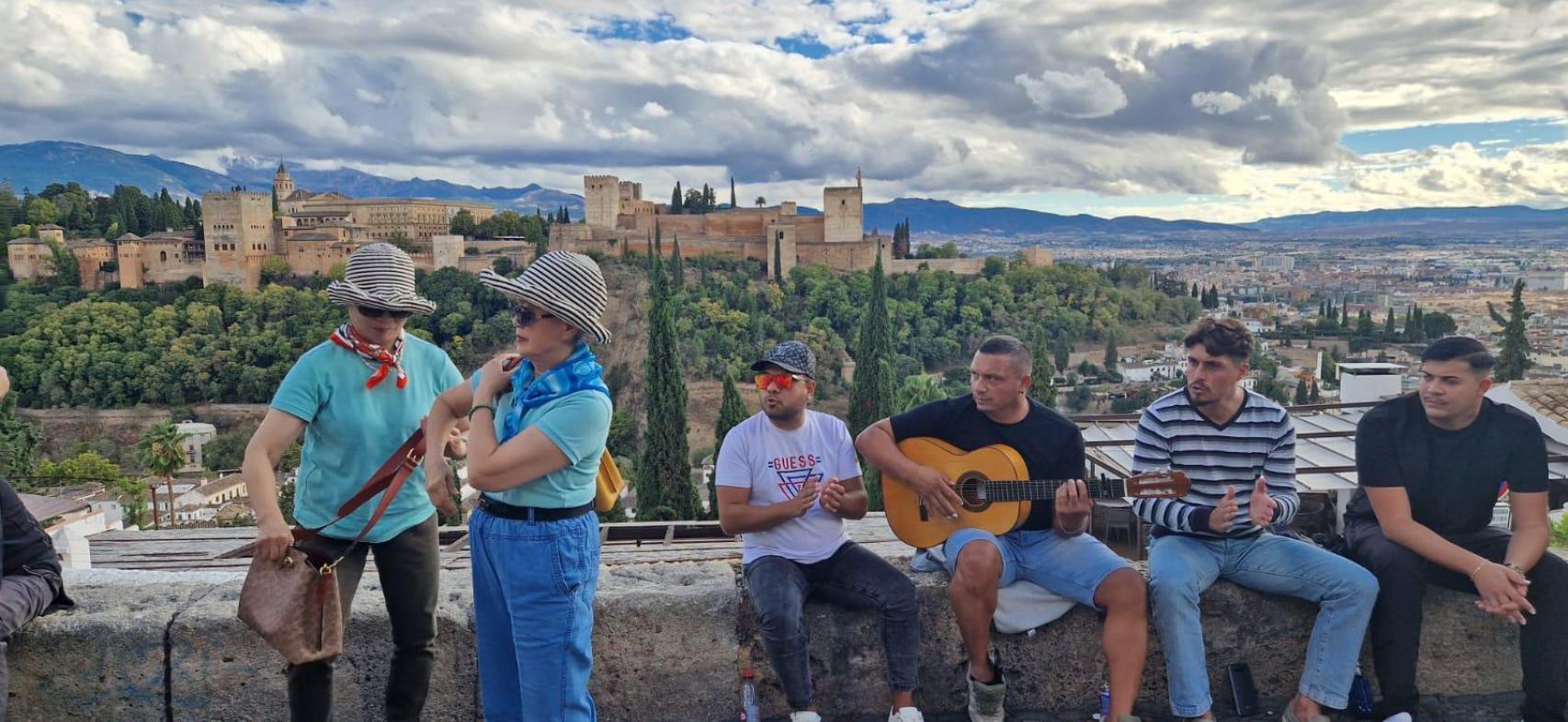 El de San Nicolás es, quizá, el mirador que ofrece las mejores vistas de la Alhambra / A. VIRI