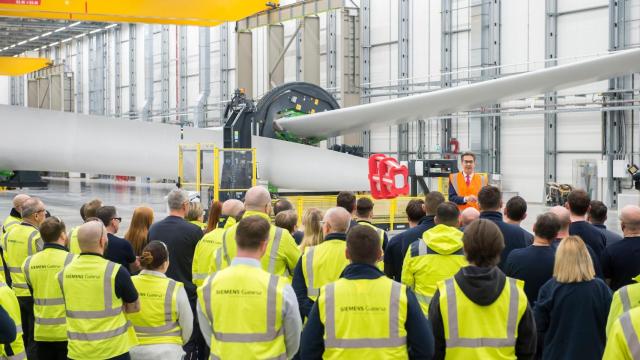 Trabajadores de Siemens Gamesa, una de las industrias tractoras de Euskadi en crisis / X