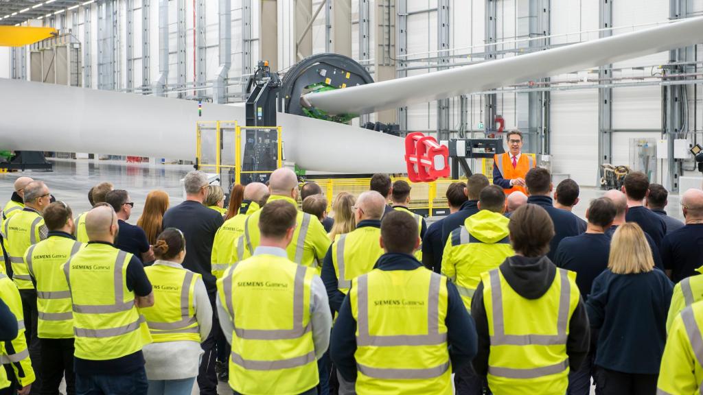 Trabajadores de Siemens Gamesa, una de las industrias tractoras de Euskadi en crisis / X