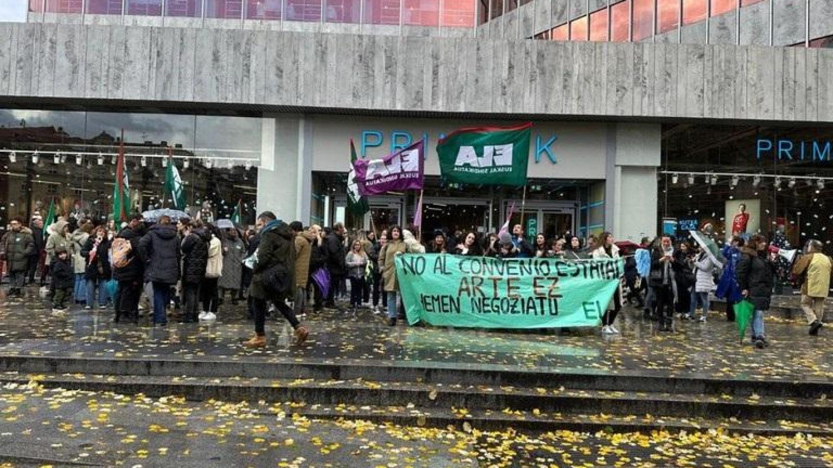 Manifestación del sector del comercio textil y de calzado en Bilbao.