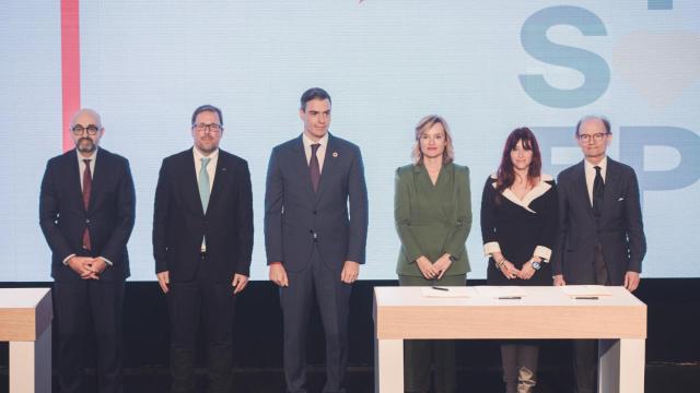 Pedro Sánchez y la ministra de Educación, Pilar Alegría, en un acto del Hub Ferroviario con los máximos responsables de Adif, Renfe, la Asociación Colegio de Huérfanos de Ferroviarios y Talgo / X