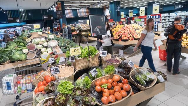 Las ventas en grandes superficies y cadenas de alimentación suben un 1,8% en noviembre en Euskadi