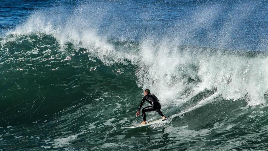 La Fiscalía pide 85 años de cárcel para el monitor de surf de Hondarribia acusado de abusar de 11 menores