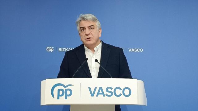 El presidente del PP vasco, Javier de Andrés, en una rueda de prensa en Bilbao