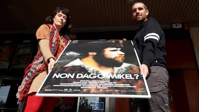 Los dos directores Amaia Merino y Miguel ngel Llamas durante la presentacin este mircoles en Pamplona de la pelcula documental 'Non dago Mikel?'. / EFE