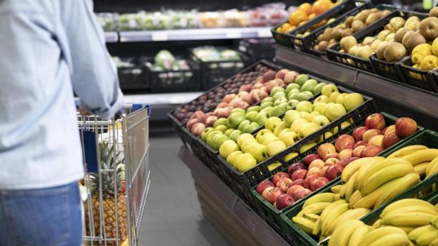 Lineal de fruta en un supermercado. / Aldi