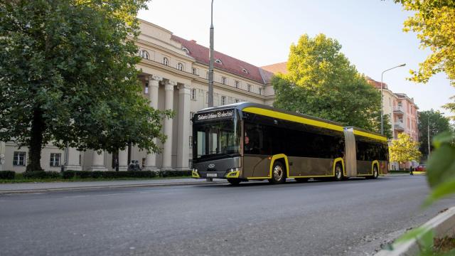 Autobús electrónico urbano Solaris.