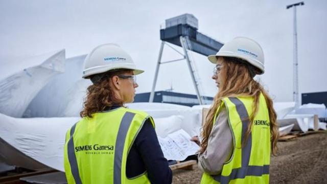 Dos empleadas de Siemens Gamesa.