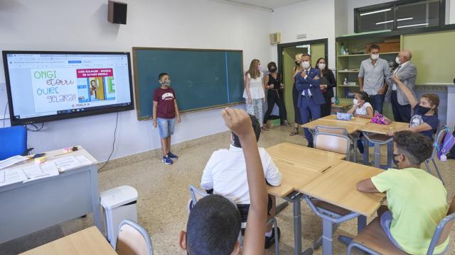 Arranque del curso escolar con la presencia del consejero de Educacin, Jokin Bildarratz, en un colegio de Vitoria./ IREKIA