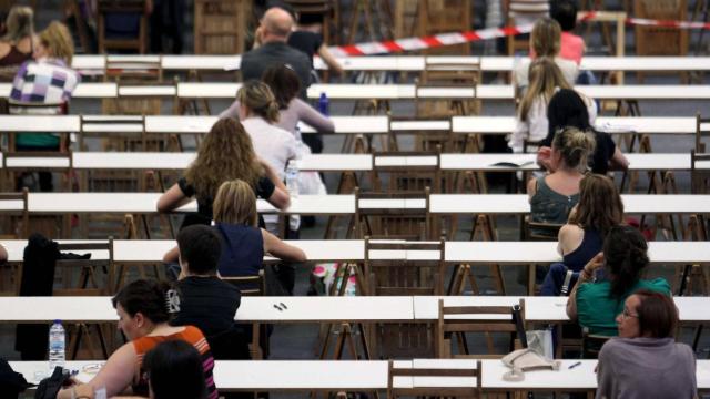 Participantes de una OPE de Osakidetza en Euskadi. / EFE