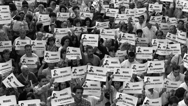 Manifestacin pidiendo la liberacin de Miguel ngel Blanco secuestrado por ETA en 1997.