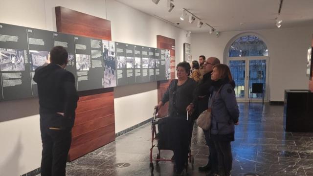 Carmen Anguita, la primera de las 4.983 vctimas del terrorismo reconocidas en Espaa, visita el Memorial de Vctimas del Terrorismo de Vitoria. / CV