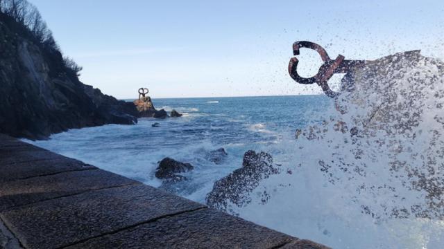 La escultura del Peine del Viento, en Donostia.