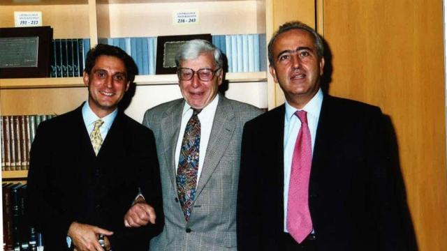 Robert Edwards con los profesores Pellicer y Remohí