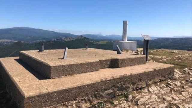 La base de la cruz de Ganalto, serrada. / Obispado de Vitoria