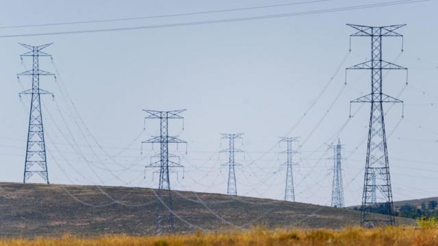 Forestalia proyecta nuevas torres de muy alta tensión en Álava y Bizkaia.