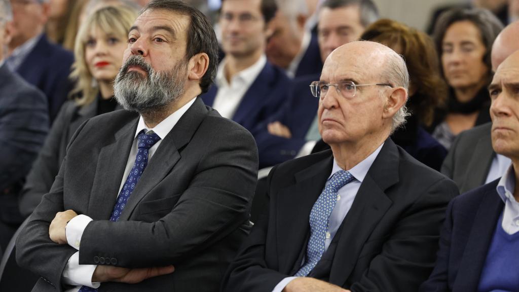 Algunos de los miembros de Zedarriak como Javier Ormazabal y Pedro Luis Uriarte / EFE