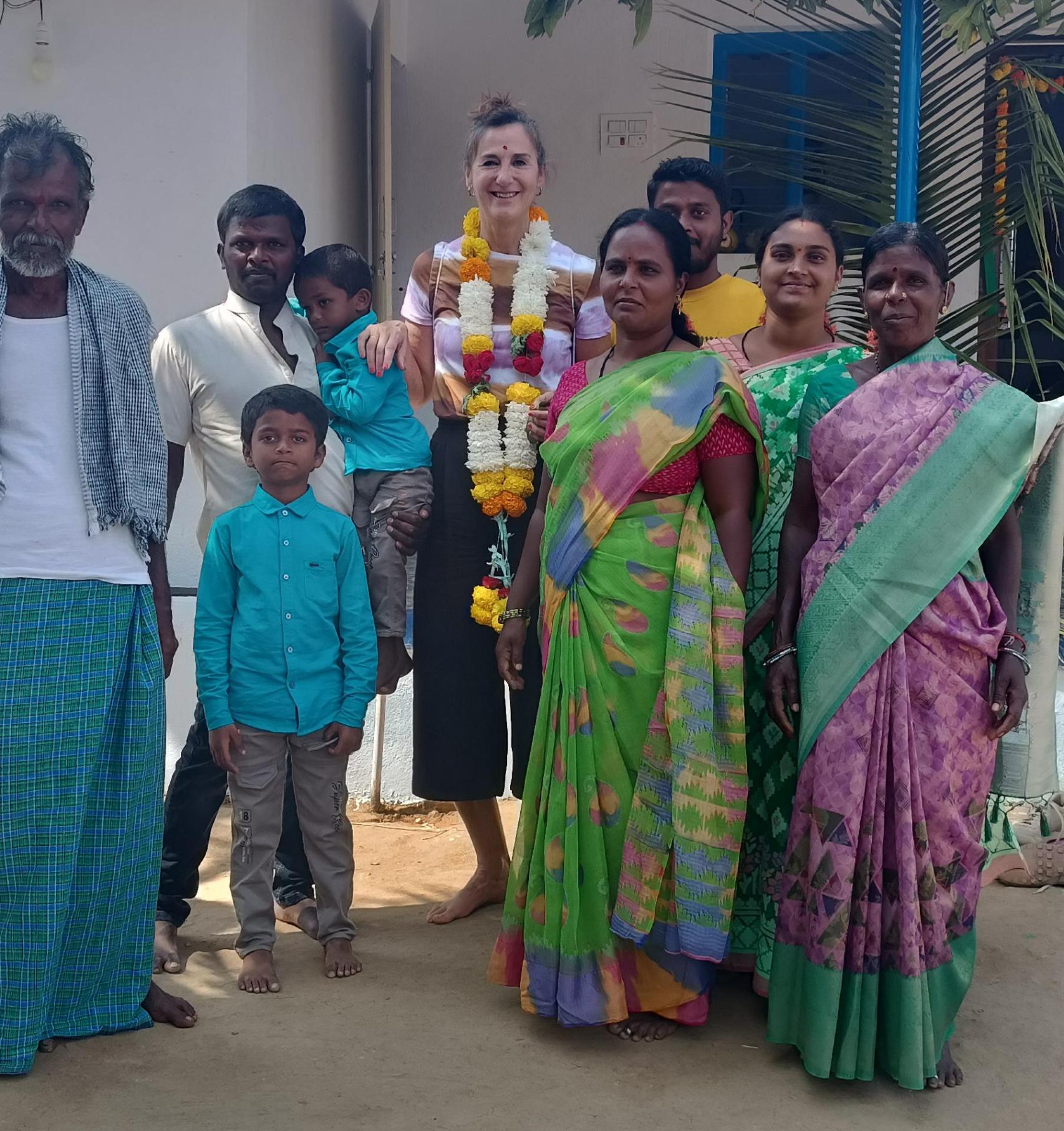 Una familia india inagura su casa en Anantapur gracias a la iniciativa de Vicente Ferrer