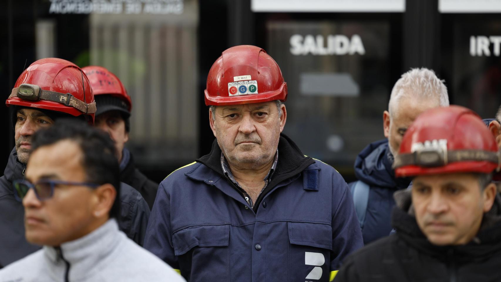 La plantilla de Astilleros Balenciaga, durante la concentración de este martes en Donostia.