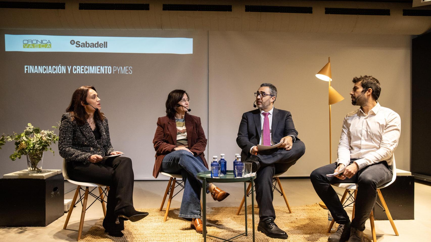 Imagen de una de las mesas de debate de la jornada organizada por Sabadell y Crónica Vasca.