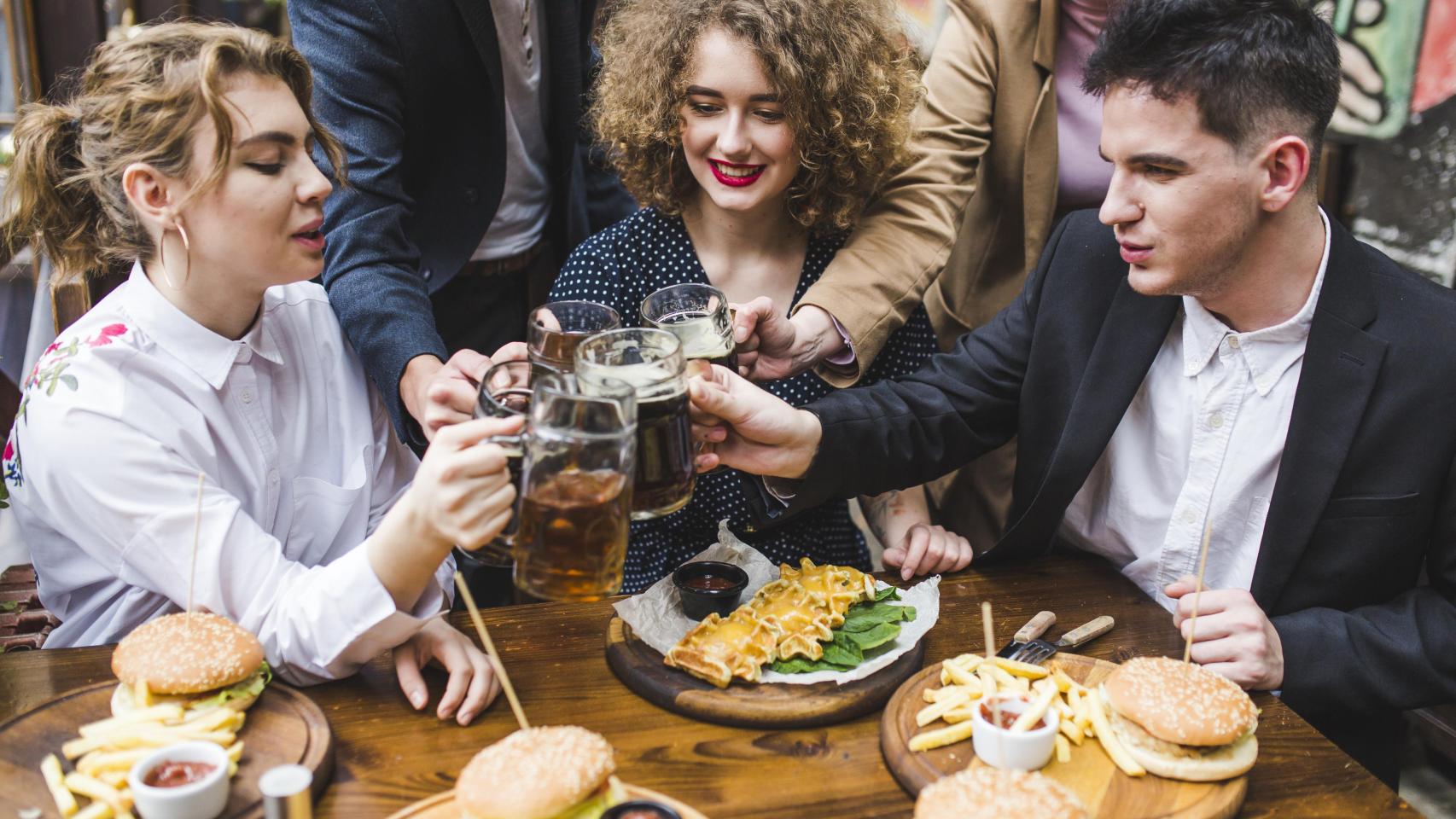 Cuadrilla de cervezas / Freepik