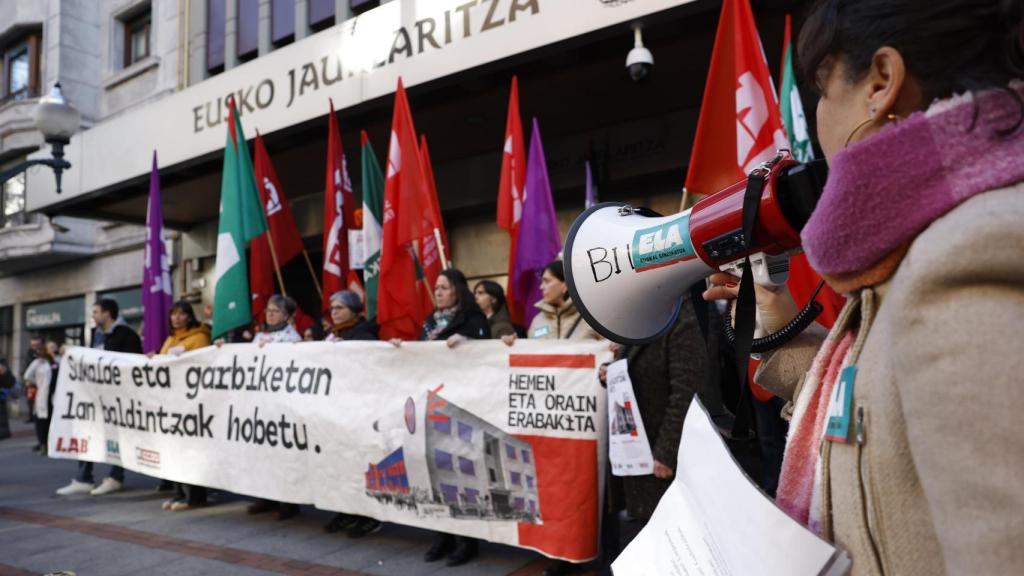 Sindicatos durante una manifestación / MIGUEL TOÑA - EFE