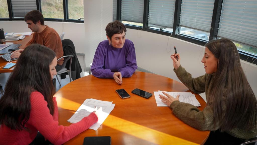 Garbiñe Aranburu, coordinadora general de LAB, durante la entrevista para Crónica Vasca