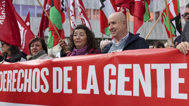 Concentración convocada por CCOO y UGT / LUIS TEJIDO - EFE
