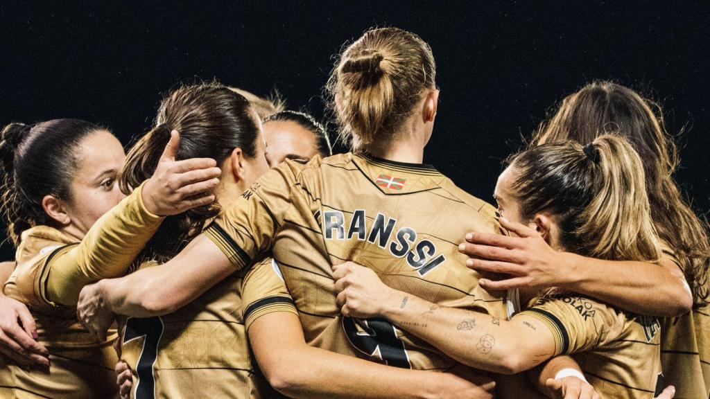 La plantilla de la Real celebra uno de los goles anotados esta temporada.